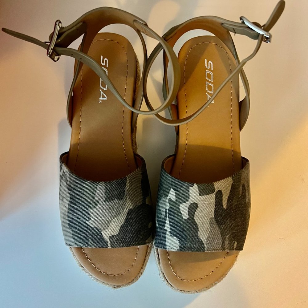 Topic Platform Buckle Ankle Strap Espadrille Sandal Camo